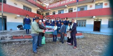 सराङ्गकोट बहुउद्देश्यीय सहकारी द्धारा विद्यार्थीलाई न्यानो कपडा वितरण