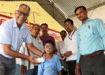 अनिरुद्ध पब्लिक माध्यमिक विद्यालयमा  आँखा परीक्षण