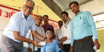 अनिरुद्ध पब्लिक माध्यमिक विद्यालयमा  आँखा परीक्षण