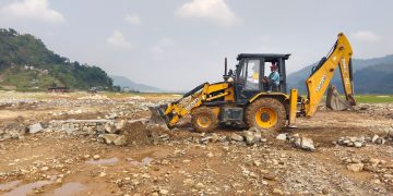 सिमसार क्षेत्रका प्लटिङमा चल्यो डोजर