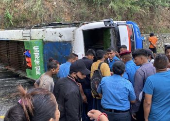 पोखरा आउँदै गरेको बस कुस्मामा दुर्घटना