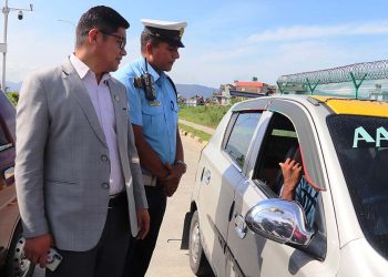 ट्याक्सी अनुगमन गर्न मन्त्री सडकमा