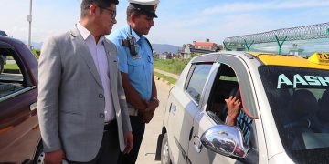 ट्याक्सी अनुगमन गर्न मन्त्री सडकमा