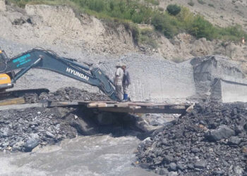 पुरानै धारमा फर्काइयो  कागखोलामा अस्थायी पुल