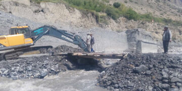 पुरानै धारमा फर्काइयो  कागखोलामा अस्थायी पुल