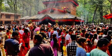 चैतेदसैँ, बिहानैदेखि मन्दिरमा भक्तजनको घुइँचो