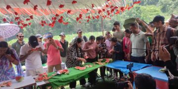 पोखरामा तर्बुजा खाने प्रतिस्पर्धा