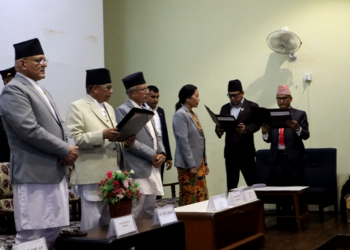 दीपक मनाङे र फणिन्द्र देवकोटाले लिए मन्त्रीको शपथ