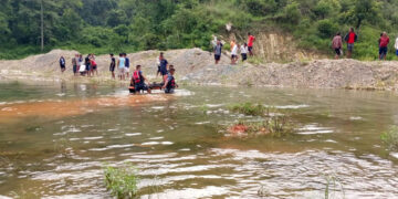 पुल बनाउन खनिएको खाल्डोमा बालकको शव फेला