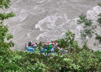 भारतीय बस आँबुखैरेनीनजिकै ऐना पहराबाट मर्स्याङ्दीमा खस्यो उद्धार कार्य जारी