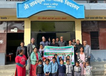 सराङकोट सहकारी बाट विधार्थीलाई सहयोग