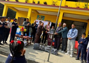 रोटरी क्लब अफ पोखरा लेकसाइडद्वारा विद्यार्थीहरुलाई पोशाक वितरण
