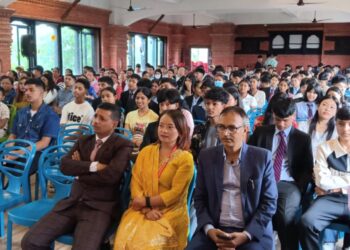 कुमुदिनीका कक्षा ११ का विद्यार्थीलाई उत्प्रेरित गर्दै डा. कटवालले सुनाए सफलताका रहस्यहरु