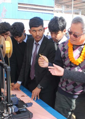 कुमुदिनी होम्समा बृहत् स्टिम प्रदर्शनी