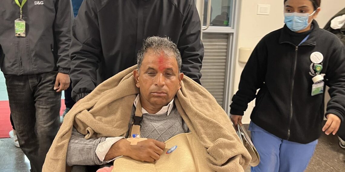 चुनाबी अभियानको क्रममा लडेका कास्की २ का उमेद्वार माधव बाँस्तोलाको हातको शल्यक्रिया