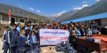 विद्यार्थीहरुलाई स्कुल पोशाक र शैक्षिक सामाग्री सहयोग