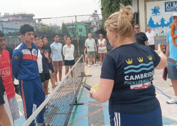 कुमुदिनीमा बेलायतबाट आएका प्रशिक्षकले दिए पिकल बल खेलको प्रशिक्षण