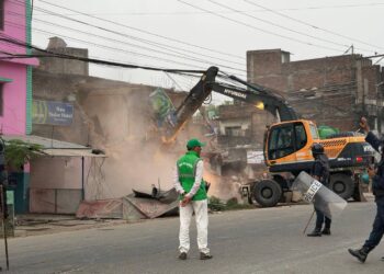 पूर्वाधारमन्त्रीको निर्देशनपछि एकाबिहानै वीरगञ्जमा डोजर चल्यो